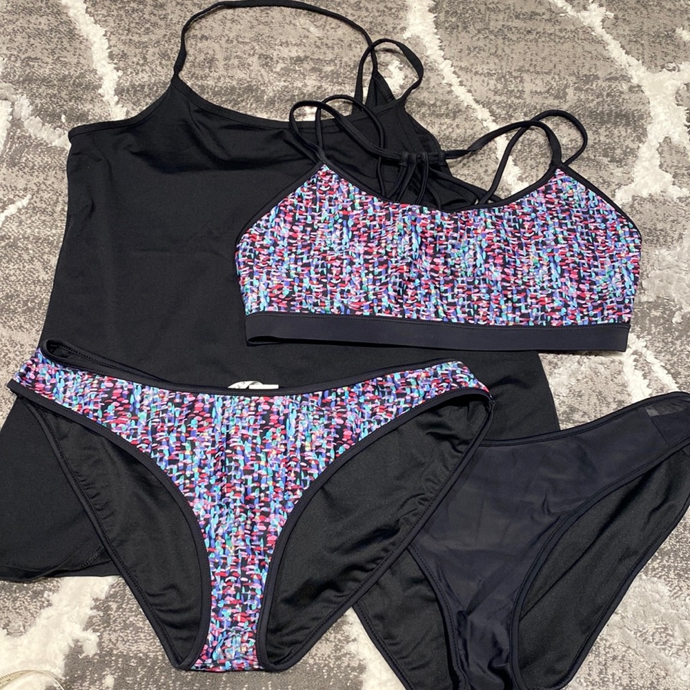 Women’s M Fabletics Swim 4 piece Set